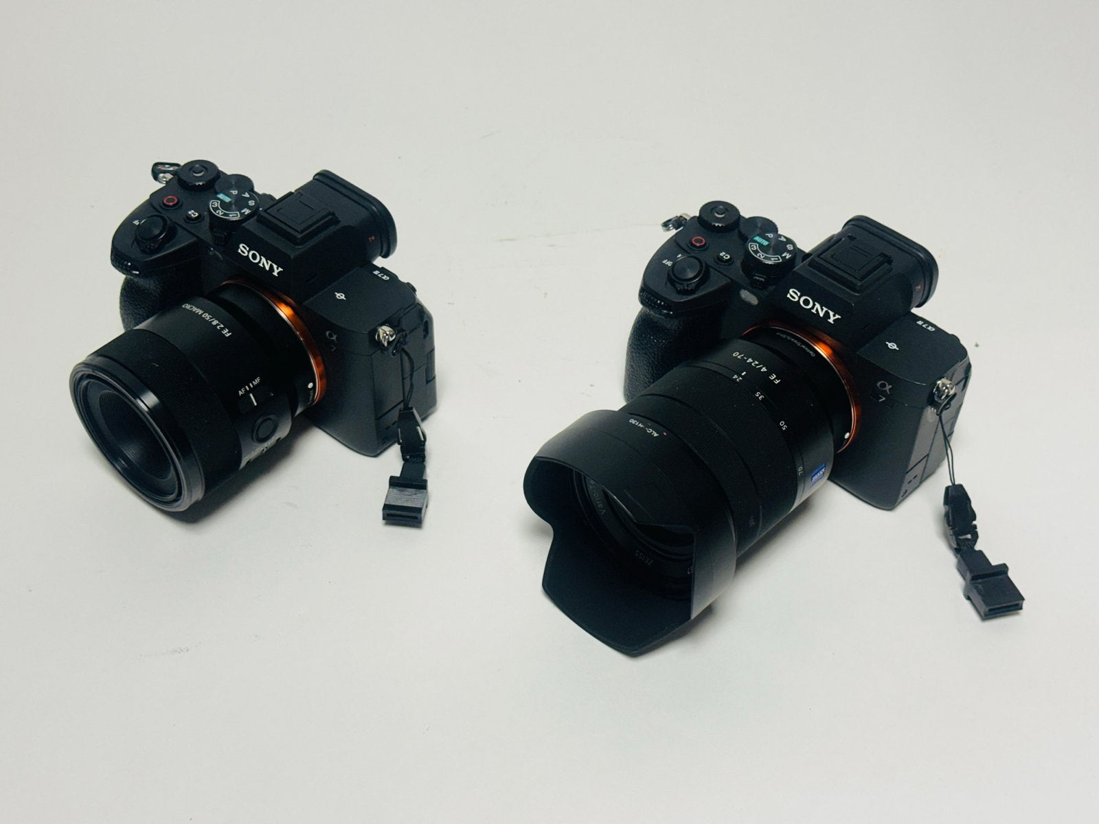 2x Sony a7 IV Systeemcamera's + 50mm macro 24-70 f4, Ophalen, Kantelbaar/draaibaar scherm, Zo goed als nieuw, Accu