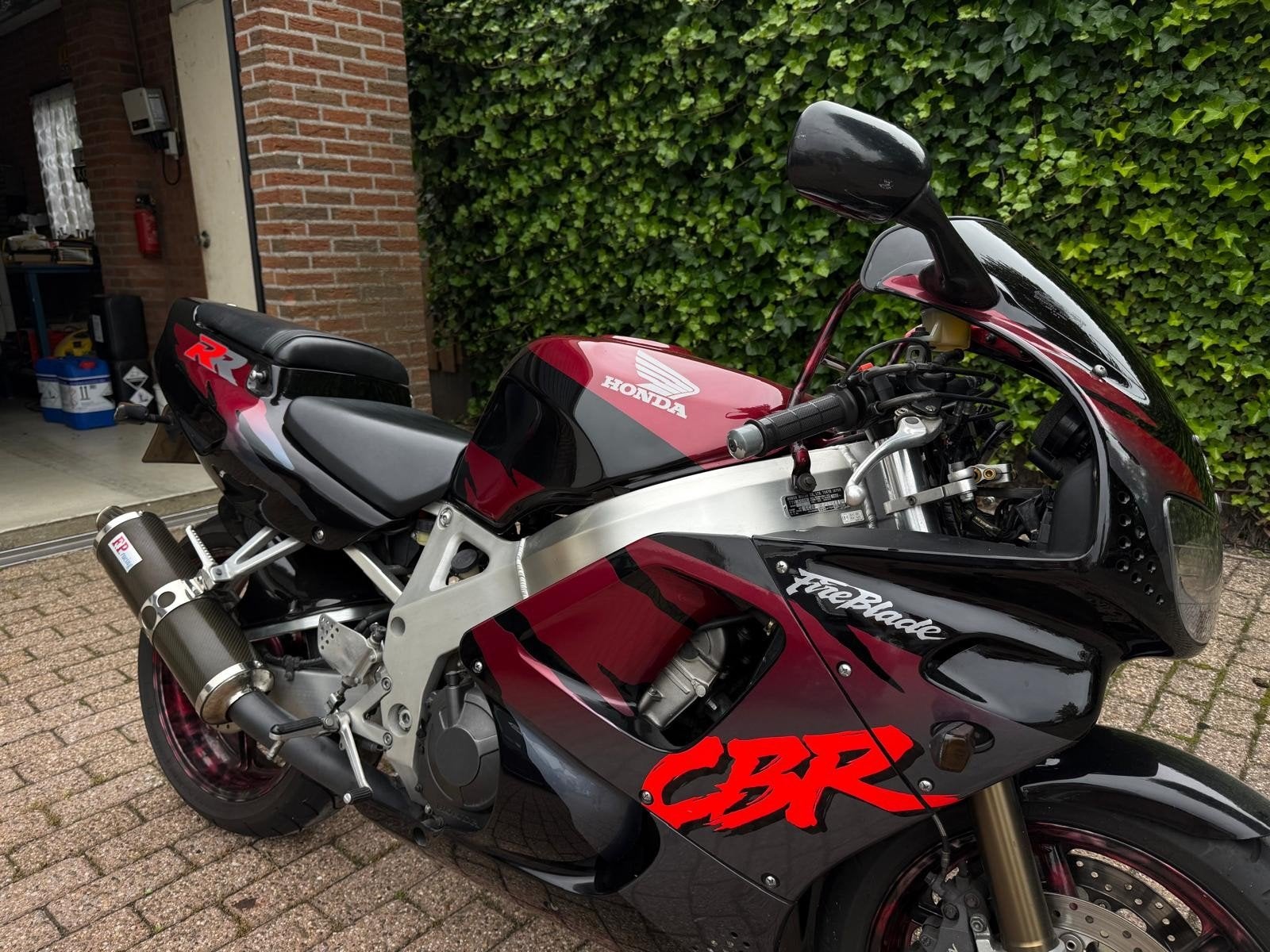 Unieke Honda CBR 900RR Fireblade (1995), Ophalen
