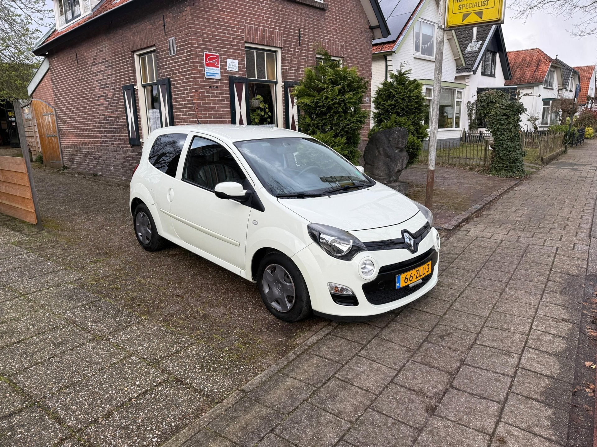 Renault Twingo 1.2 16V Collection, Auto's, Voorwielaandrijving, Gebruikt, Zwart, 4 cilinders