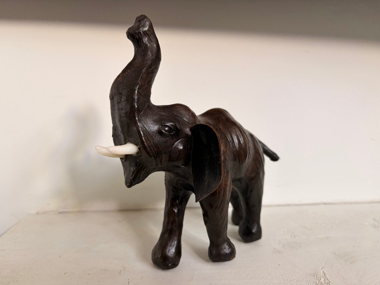 Vintage Leren Olifant Beeldje, Verzamelen, Beelden en Beeldjes, Ophalen of Verzenden, Gebruikt, Dier