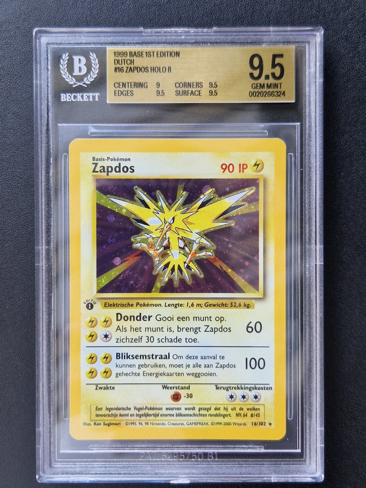 Zapdos Dutch 9.5 Gem Mint, Hobby en Vrije tijd, Verzamelkaartspellen | Pokémon, Ophalen, Zo goed als nieuw