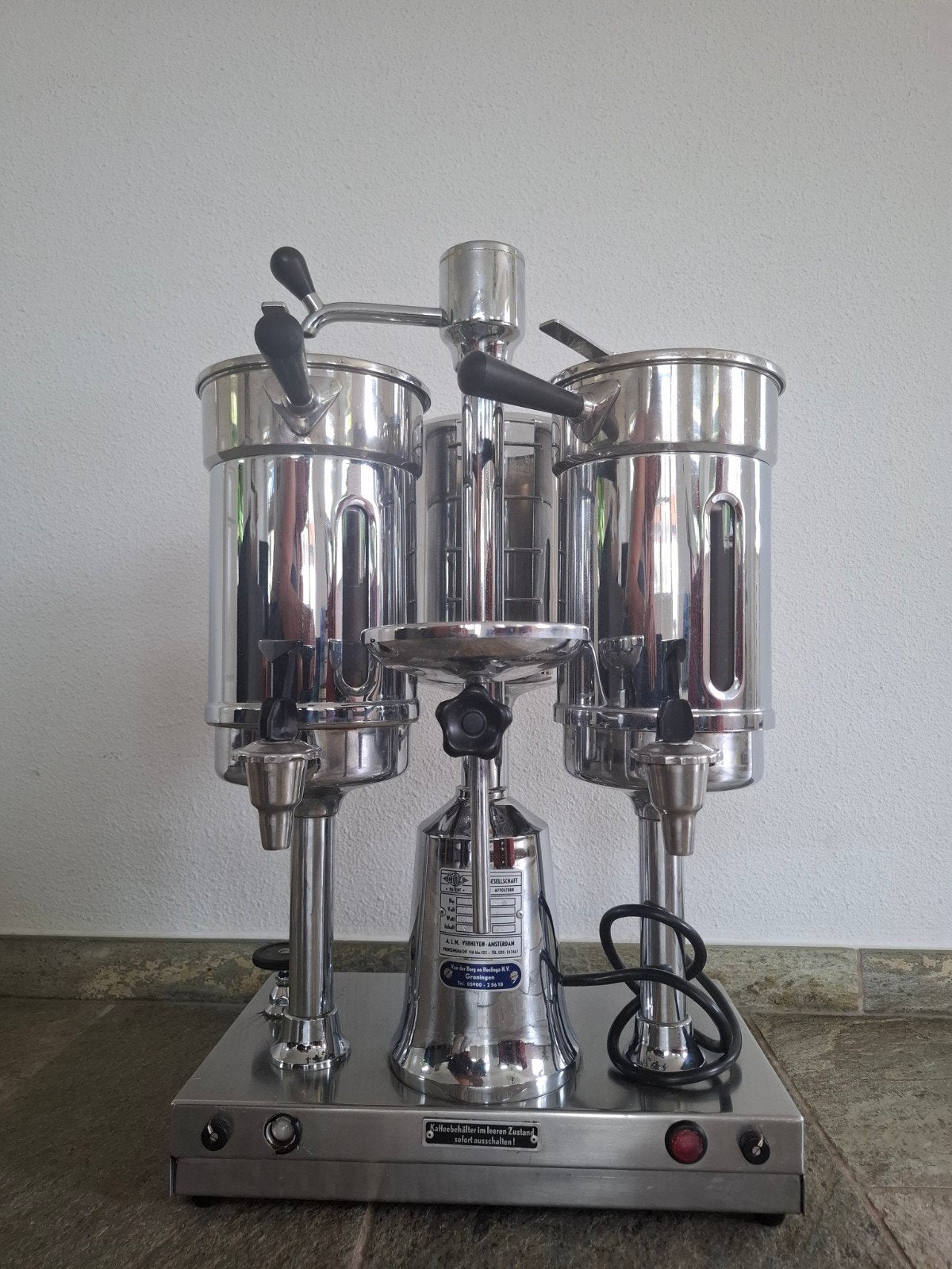Vintage koffiezetapparaat, Ophalen