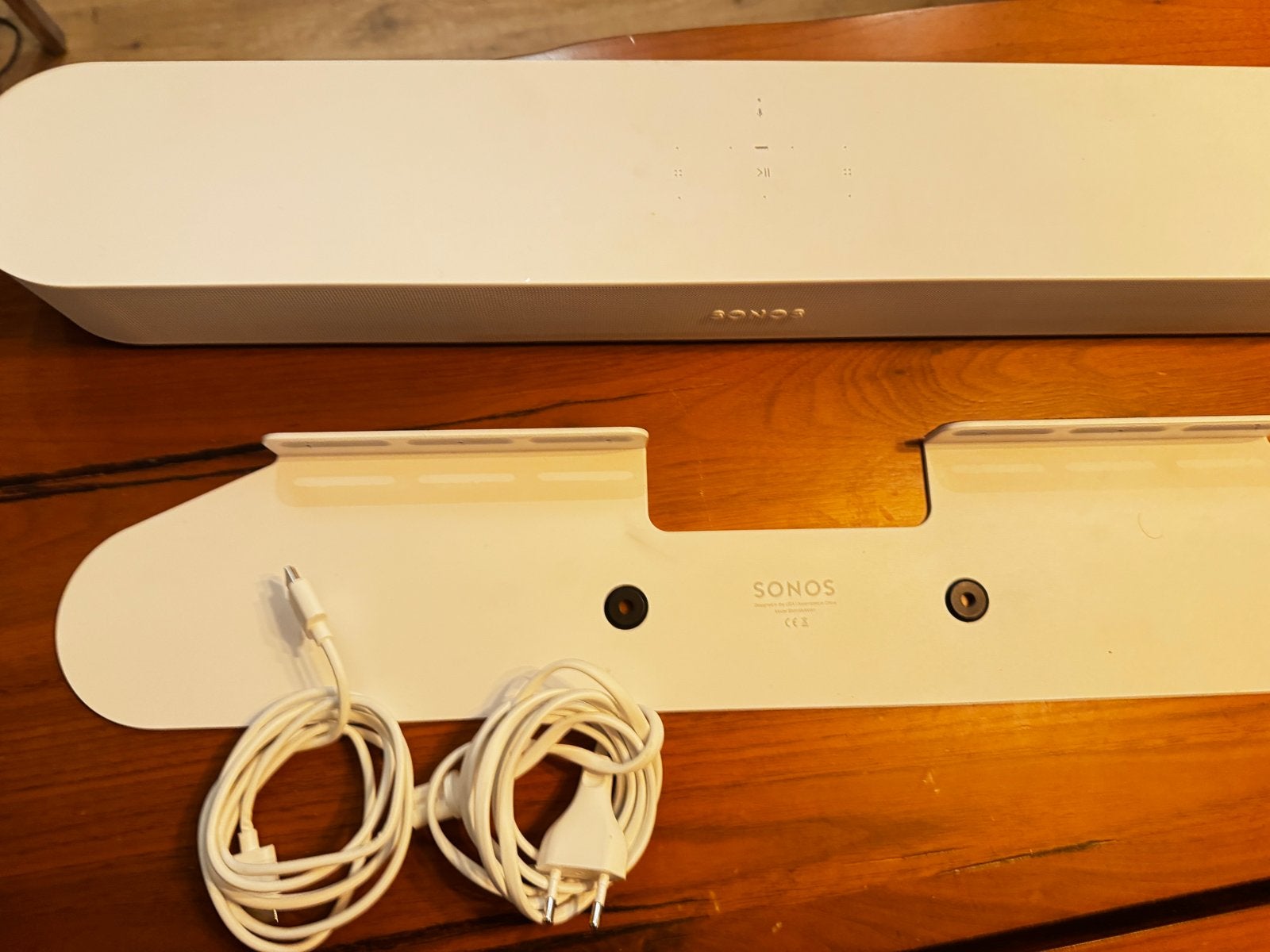 Sonos Beam Gen 2 met originele muurbeugel