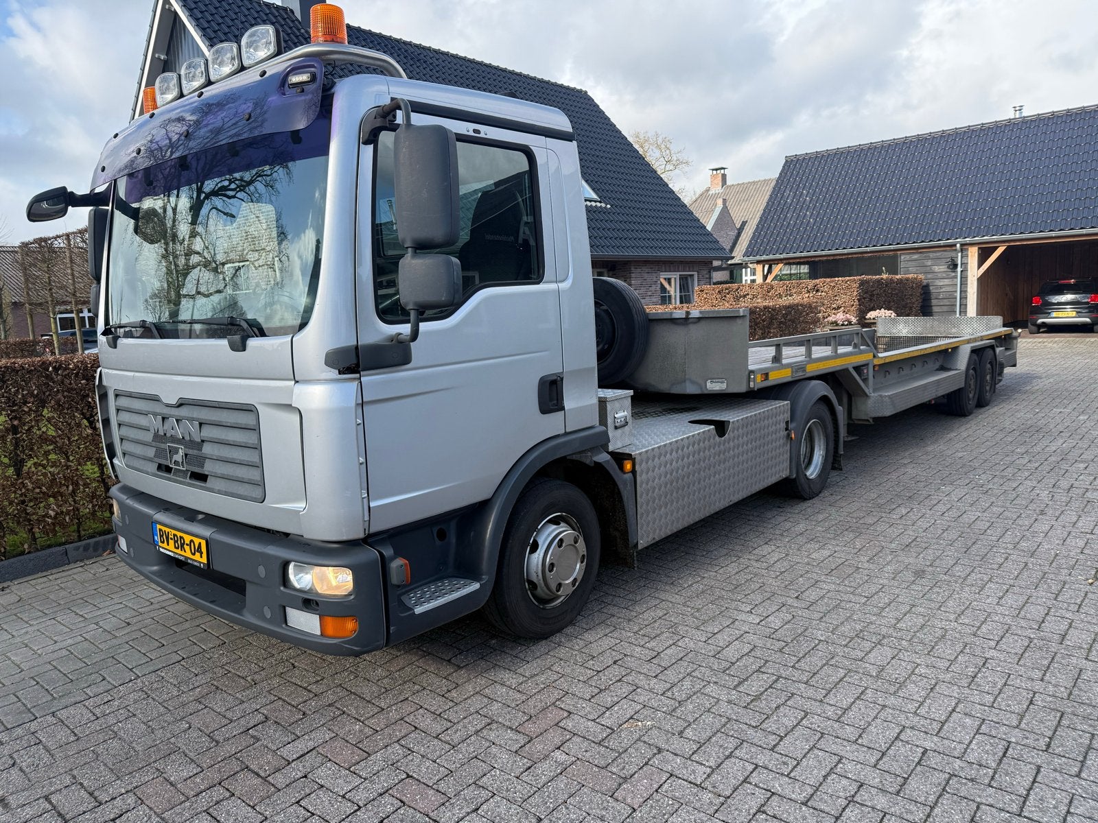 Man trekker met veldhuizen trailer, Bedrijf, Te koop