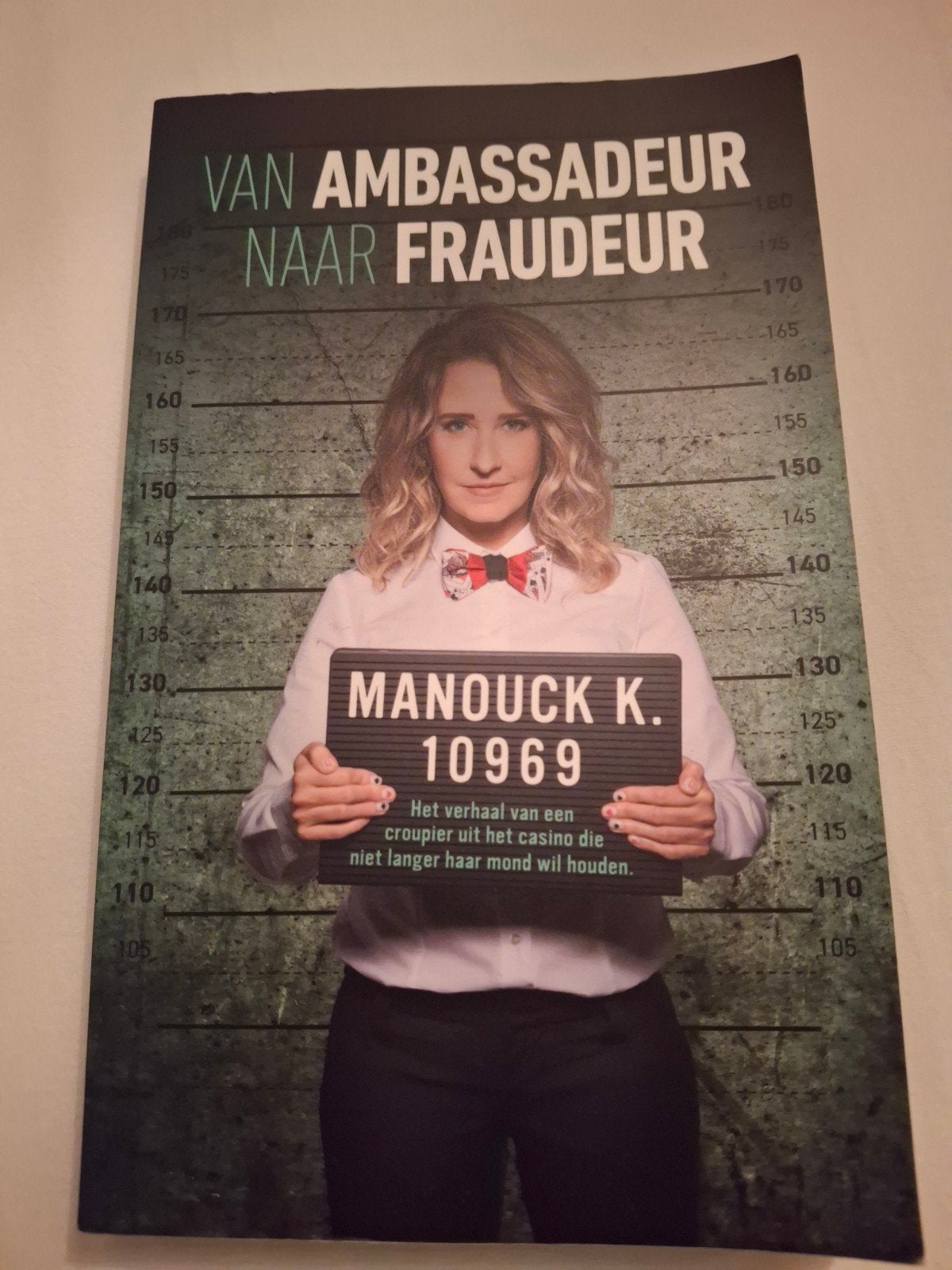 Van Ambassadeur naar fraudeur, Ophalen of Verzenden, Zo goed als nieuw