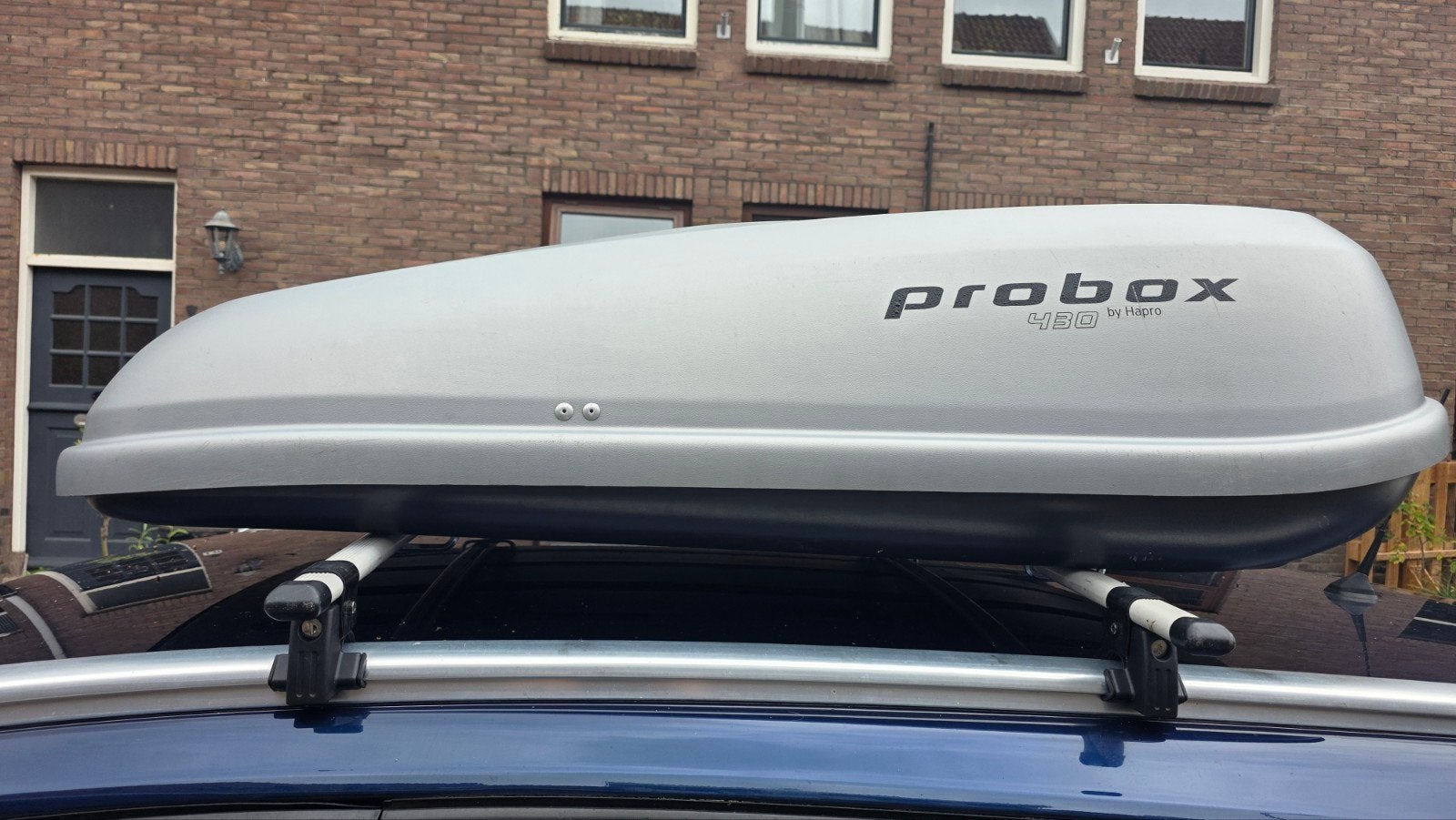 Te huur: Dakkoffer Hapro probox 430 / dakdragers €1,- per..., Ophalen