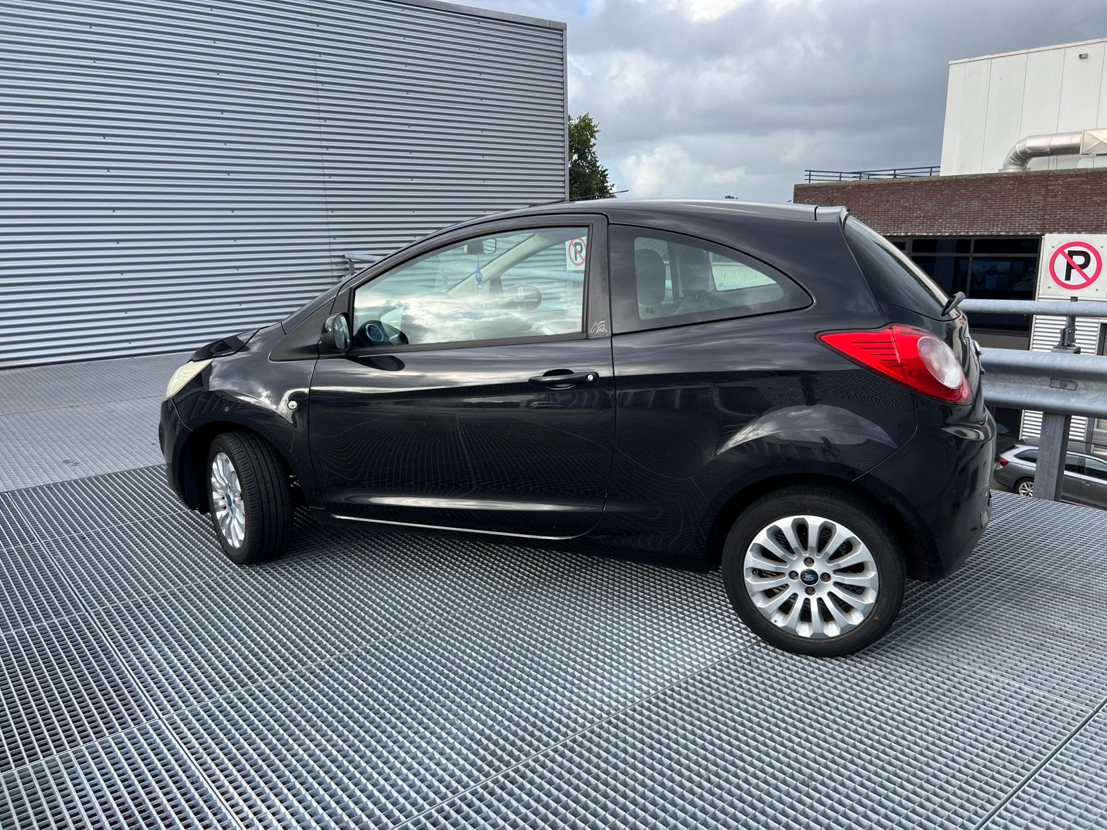 Foto 5 van Inruilkoopje Ford Ka 1.2 51KW Benzine 2009 Zwart