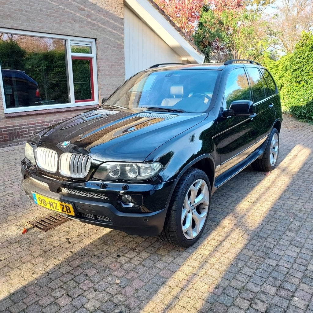 BMW X5 4.4 I AUT 2004 Zwart, Auto's, BMW, Automaat, 2095 kg, Zwart, Bedrijf