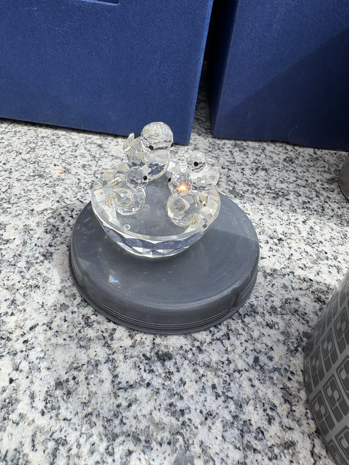 Swarovski Vogelnest met kuikens - Artikelnummer 7470/050/000, Ophalen, Zo goed als nieuw, Figuurtje