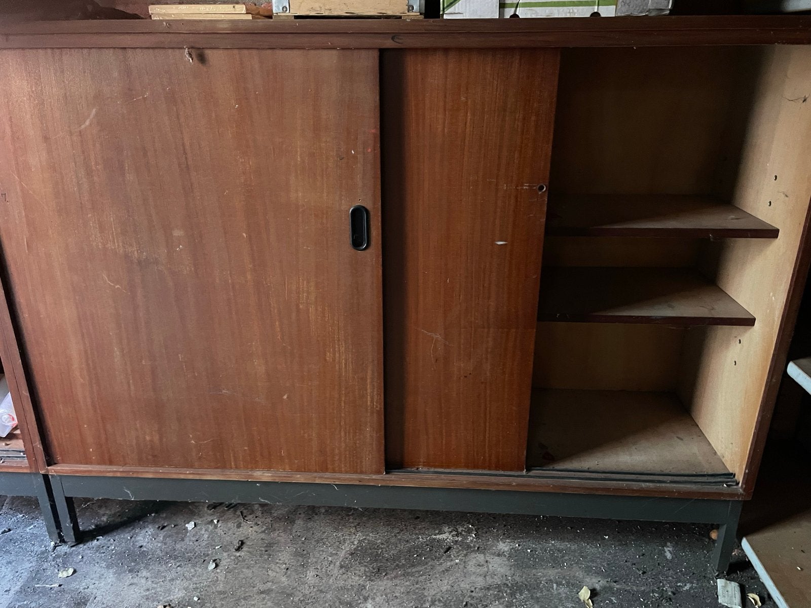 Vintage dressoir met schuifdeuren, Huis en Inrichting, Ophalen of Verzenden, Gebruikt
