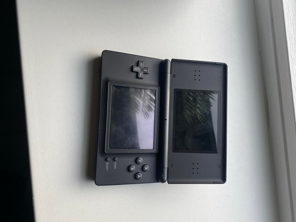 Nintendo DS zwart, Spelcomputers en Games, Spelcomputers | Nintendo DS, Ophalen of Verzenden, Zo goed als nieuw, Zwart, DS Original of Phat