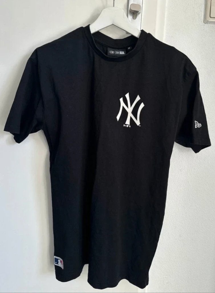 New Era Oversized T-shirt, Zwart, Nieuw, Overige maten, Ophalen of Verzenden