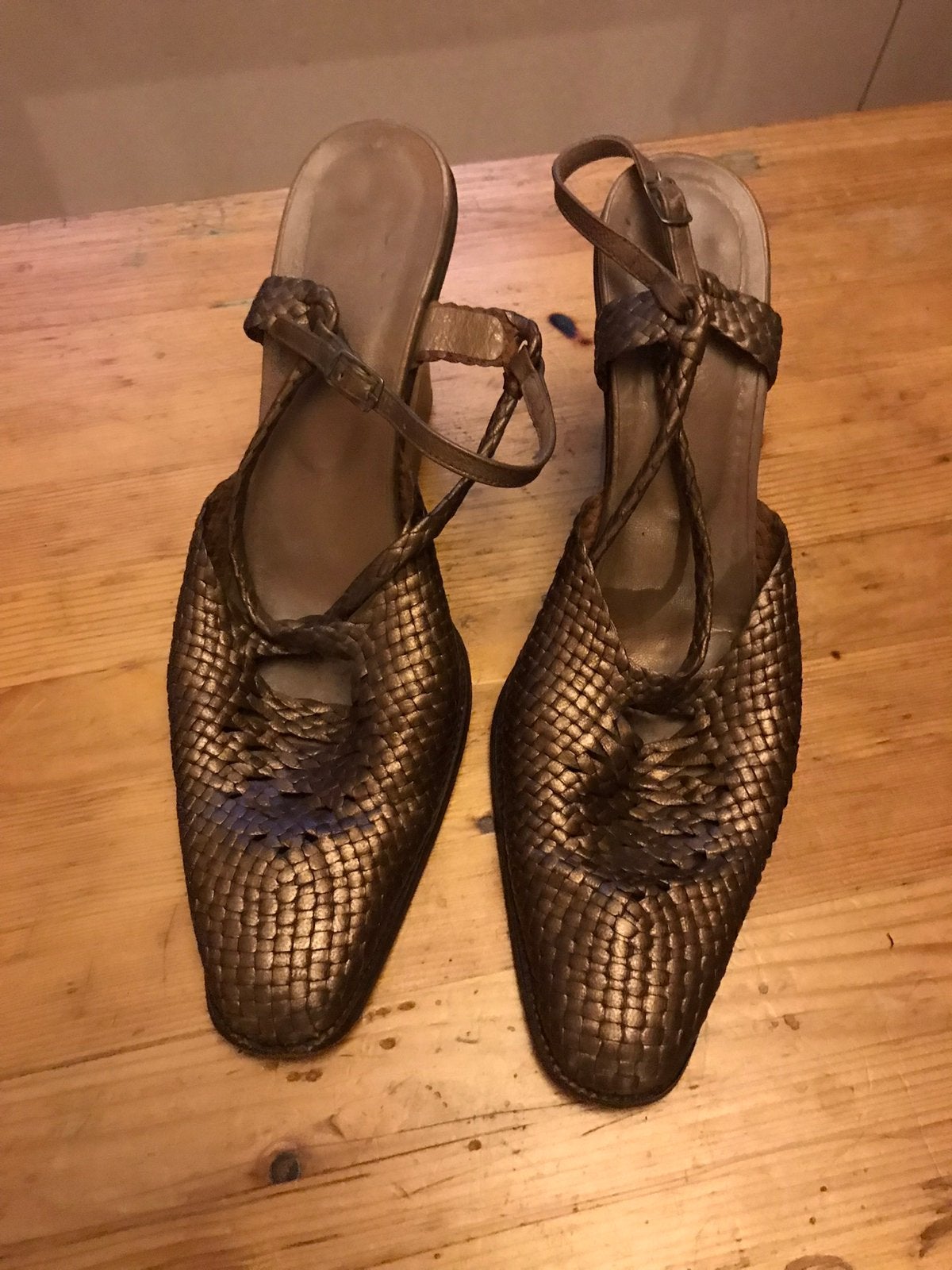 Goudkleurige schoenen met aparte hak, maat 40, Ophalen, Zo goed als nieuw, Overige kleuren, Sneakers of Gympen