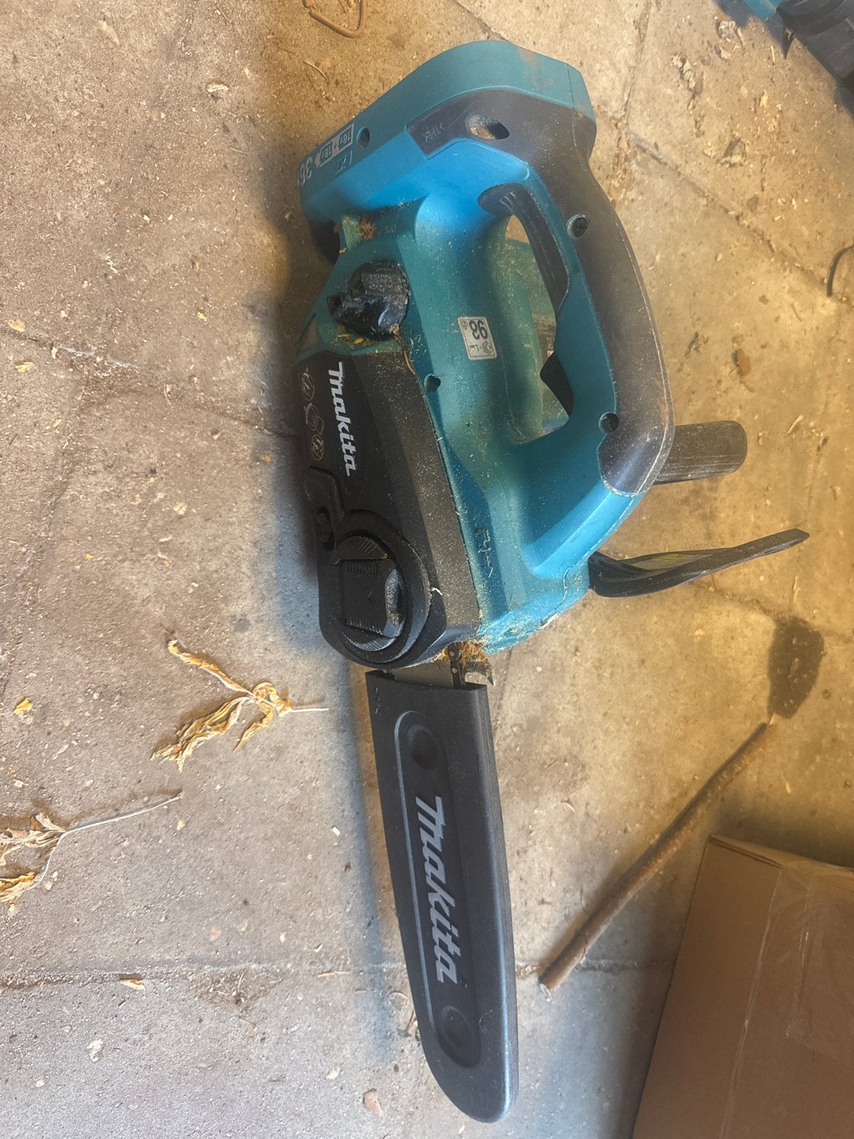 Makita DUC252 Accu Kettingzaag - 36V, 250mm zaagdiepte, Ophalen, Gebruikt, 70 mm of meer, Kettingzaag