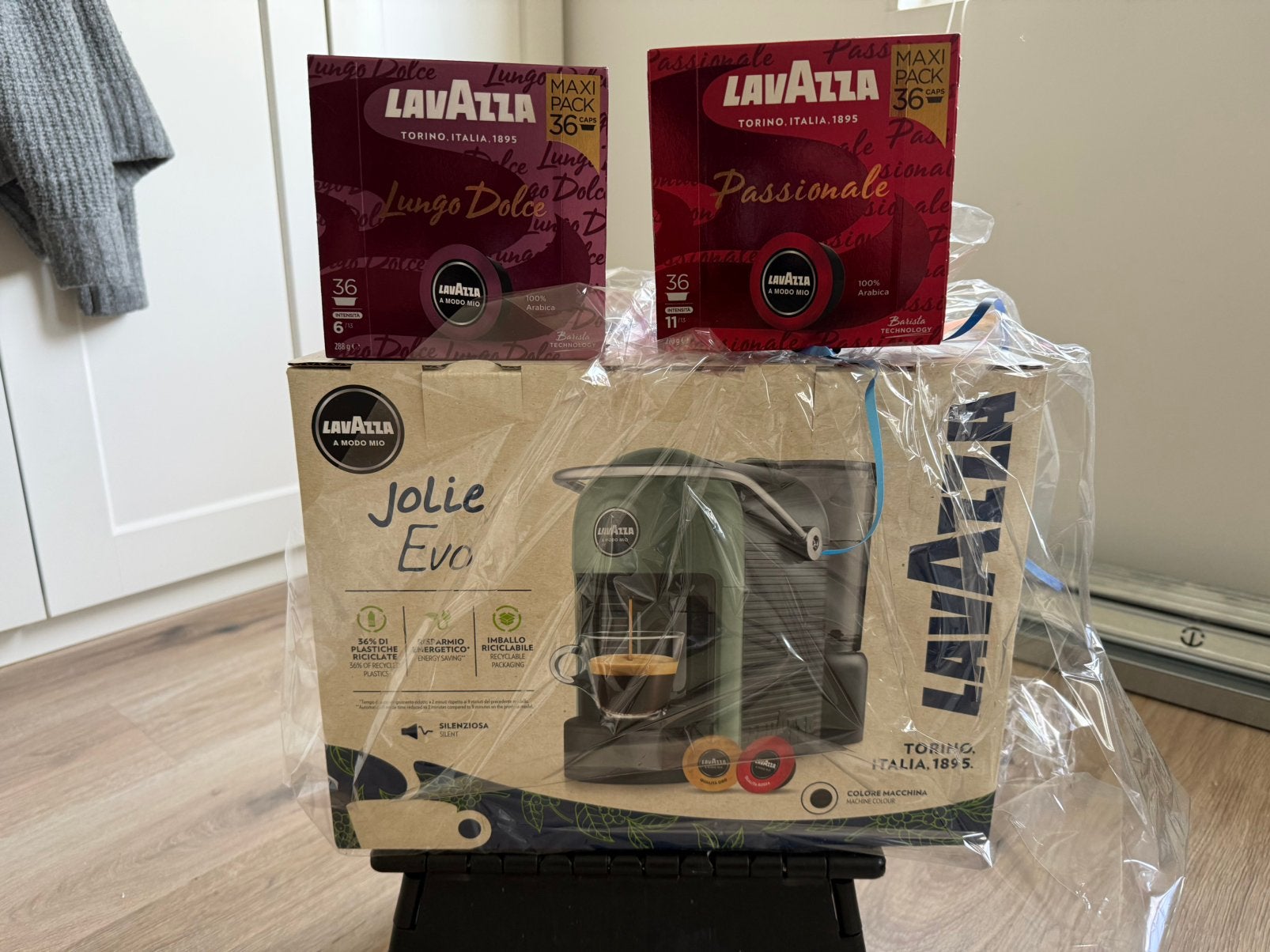 Lavazza jolie evo black green (Nieuw) inclusief 72 cups, Ophalen of Verzenden, Nieuw, Koffiemachine, Koffiepads en cups