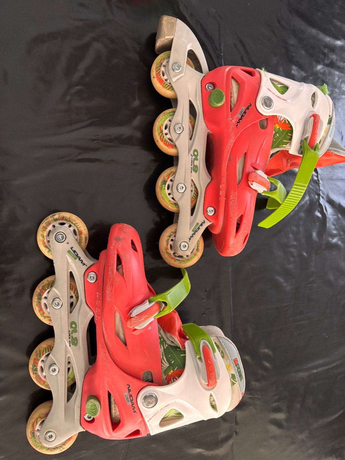 Nijdam skates 34-37, inclusief nijdam beschermers, Ophalen of Verzenden, Zo goed als nieuw