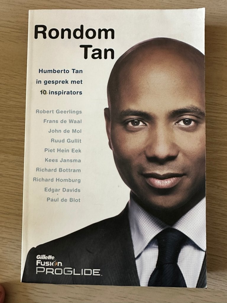 Boek: Rondom Tan – Humberto Tan (Interviews & Biografie), Gelezen, Ophalen of Verzenden, Humberto Tan, Film, Tv en Media