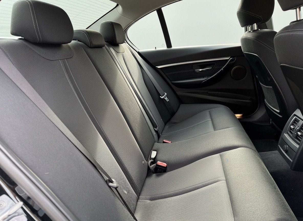 BMW 3 Serie 318i Executive Aut., Sport-line | Navi | NL auto, Auto's, Automaat, Gebruikt, Euro 6, Zwart