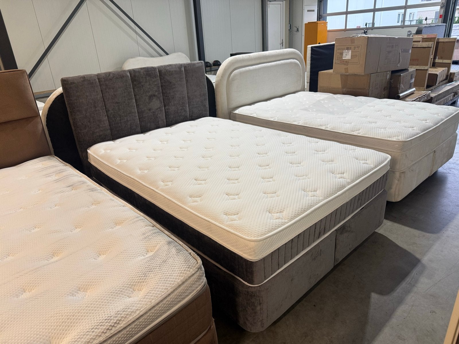 Boxspring 140x200 antraciet met opbergruimte en matras, Tweepersoons, Zo goed als nieuw, 200 cm, Grijs