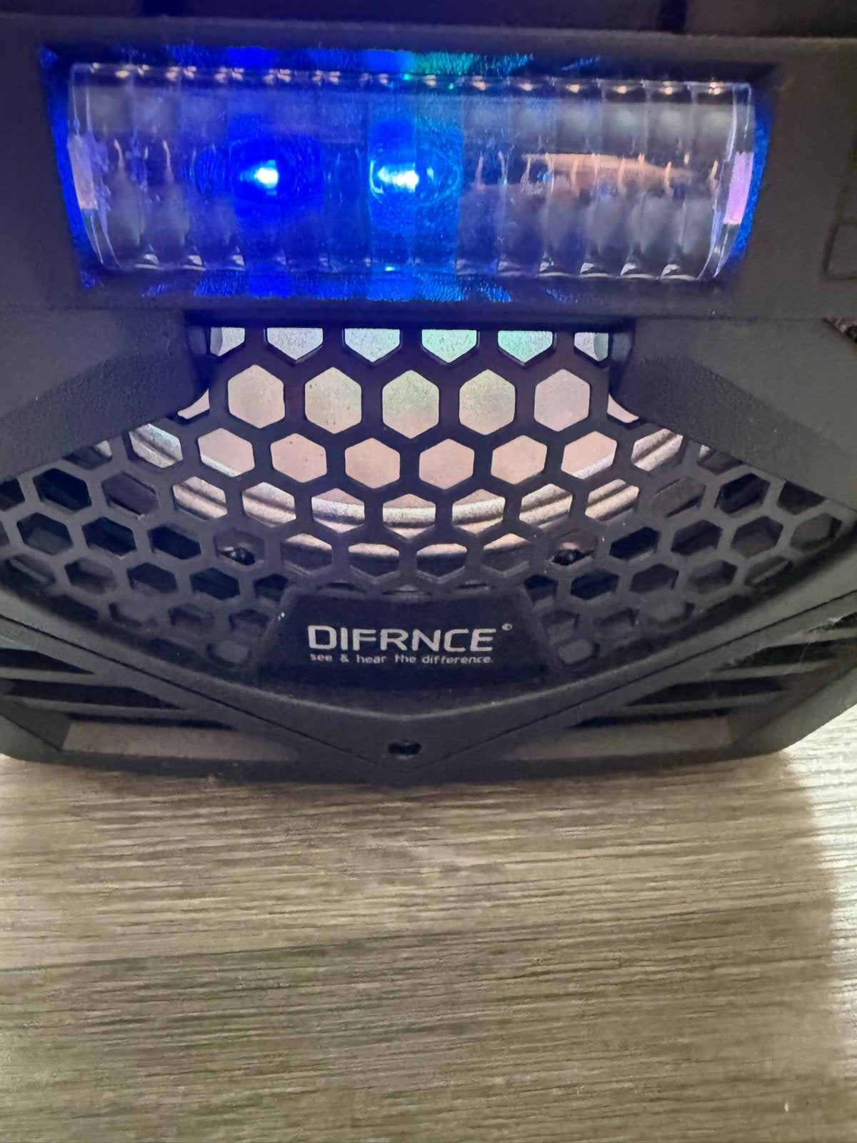 DIFRNCE Draagbare Box met Microfoon - Perfect voor Karaoke, Ophalen of Verzenden, Zo goed als nieuw, Complete set