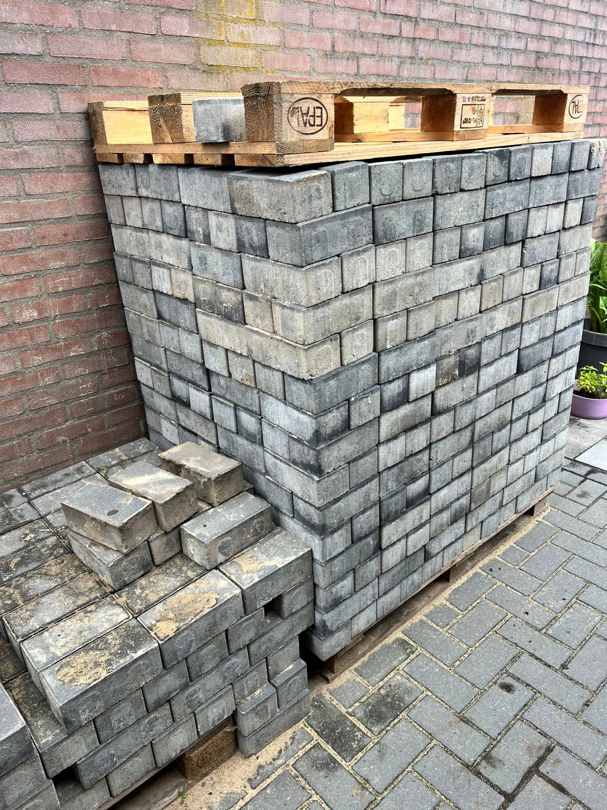 Zwarte beton klinkers ruim 17m2, Tuin en Terras, Tegels en Klinkers, Ophalen, Zo goed als nieuw, Beton, Klinkers