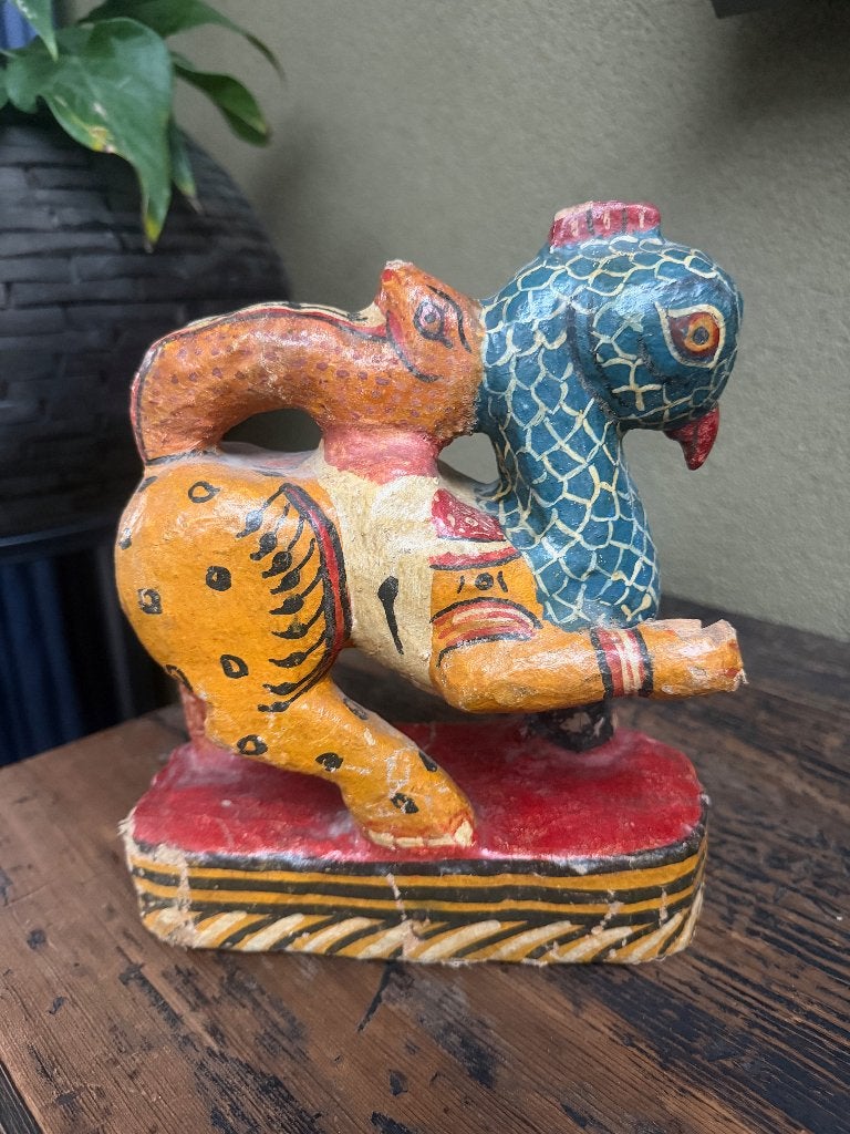 Navagunjara houten beeld India beschilderd mythisch wezen, Ophalen of Verzenden, 20 - 50 cm, Beeld, Hout