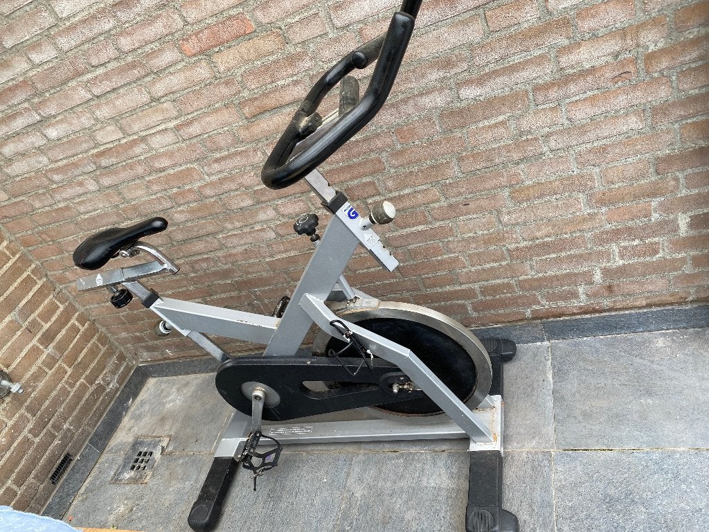 Spinningfiets, Sport en Fitness, Fitnessapparatuur, Ophalen, Gebruikt, Metaal, Spinningfiets