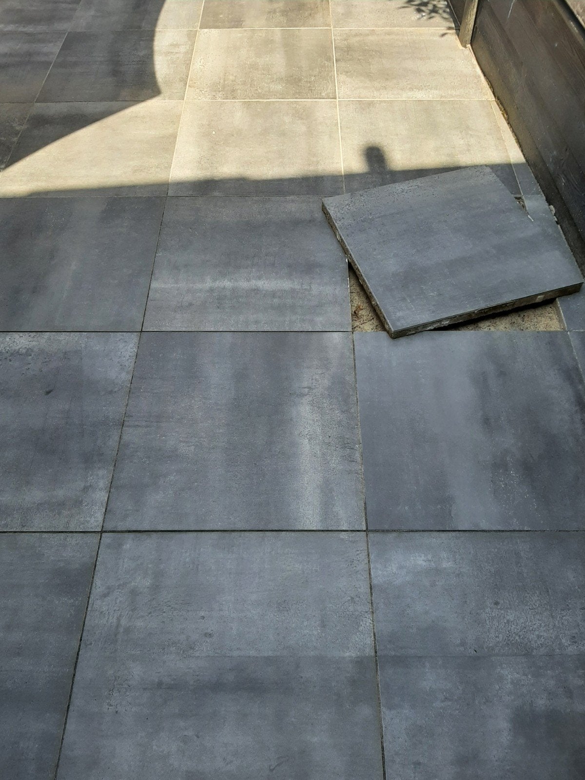 Mooie grijze tegels, Ophalen, Zo goed als nieuw, Beton, Terrastegels