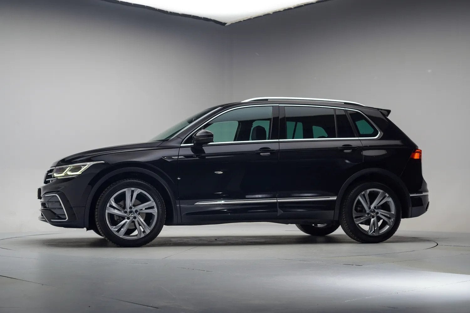 Volkswagen Tiguan 1.5 TSI R-Line Business+ Aut. [ Adapt.crui, Automaat, 1441 kg, 4 cilinders, 150 pk