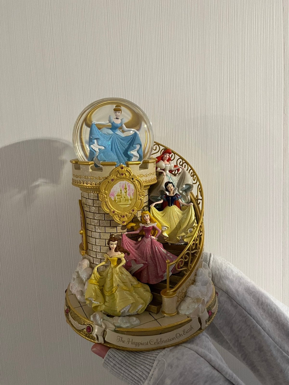 Originele Disney sneeuwbol muziekdoos Prinsessen Kasteel, Ophalen of Verzenden, Assepoester of Belle, Zo goed als nieuw, Beeldje of Figuurtje
