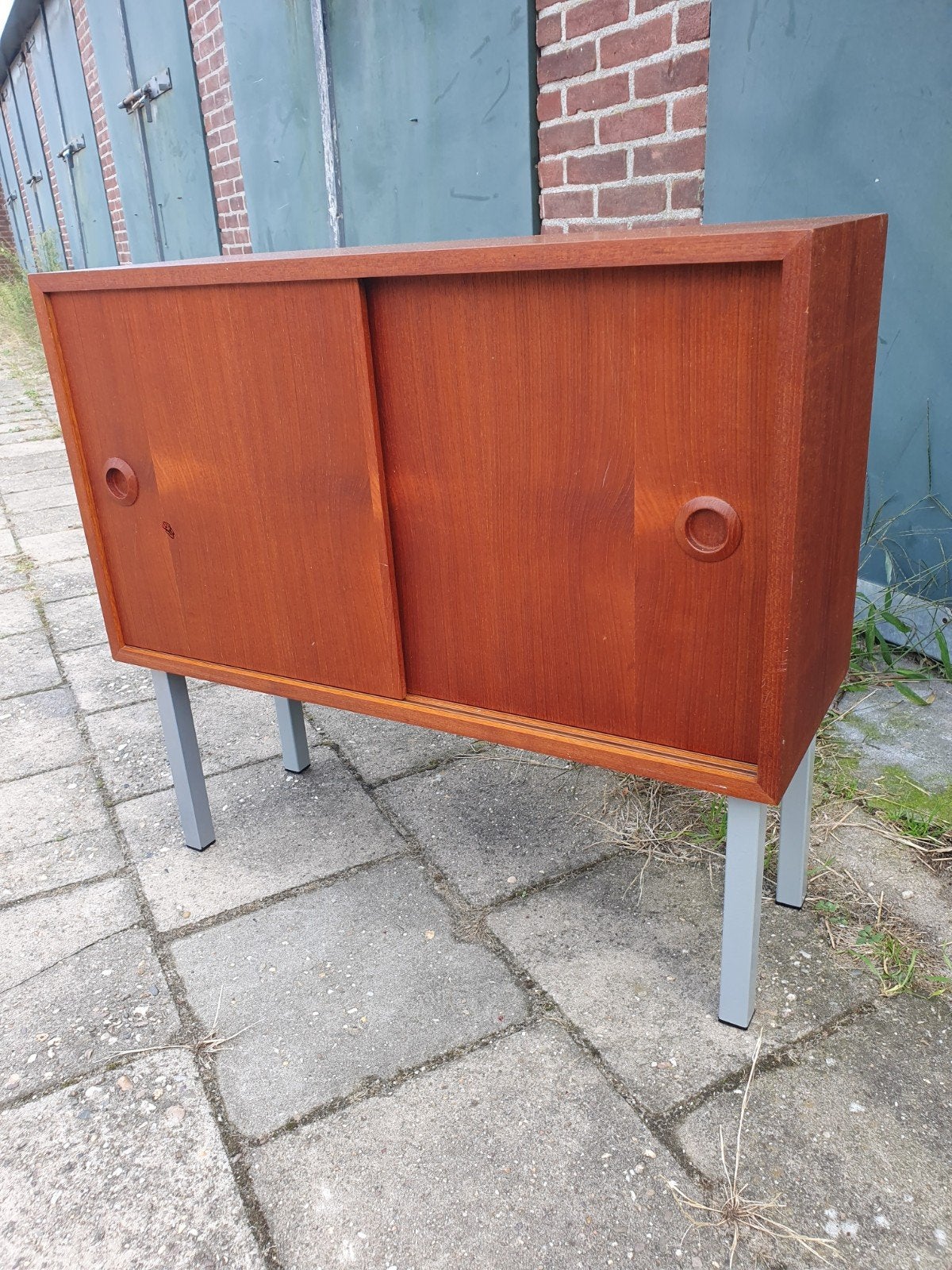 Vintage kastje met schuifdeuren., Ophalen, Gebruikt