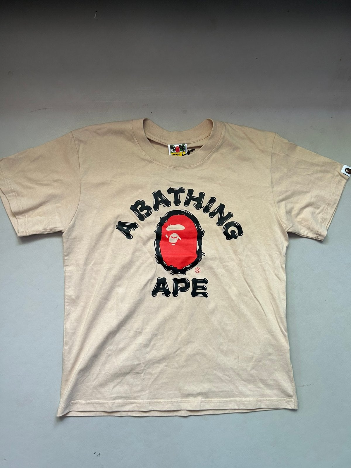 Bape shirt beige met rode aap, Ophalen of Verzenden, Zo goed als nieuw, Shirt