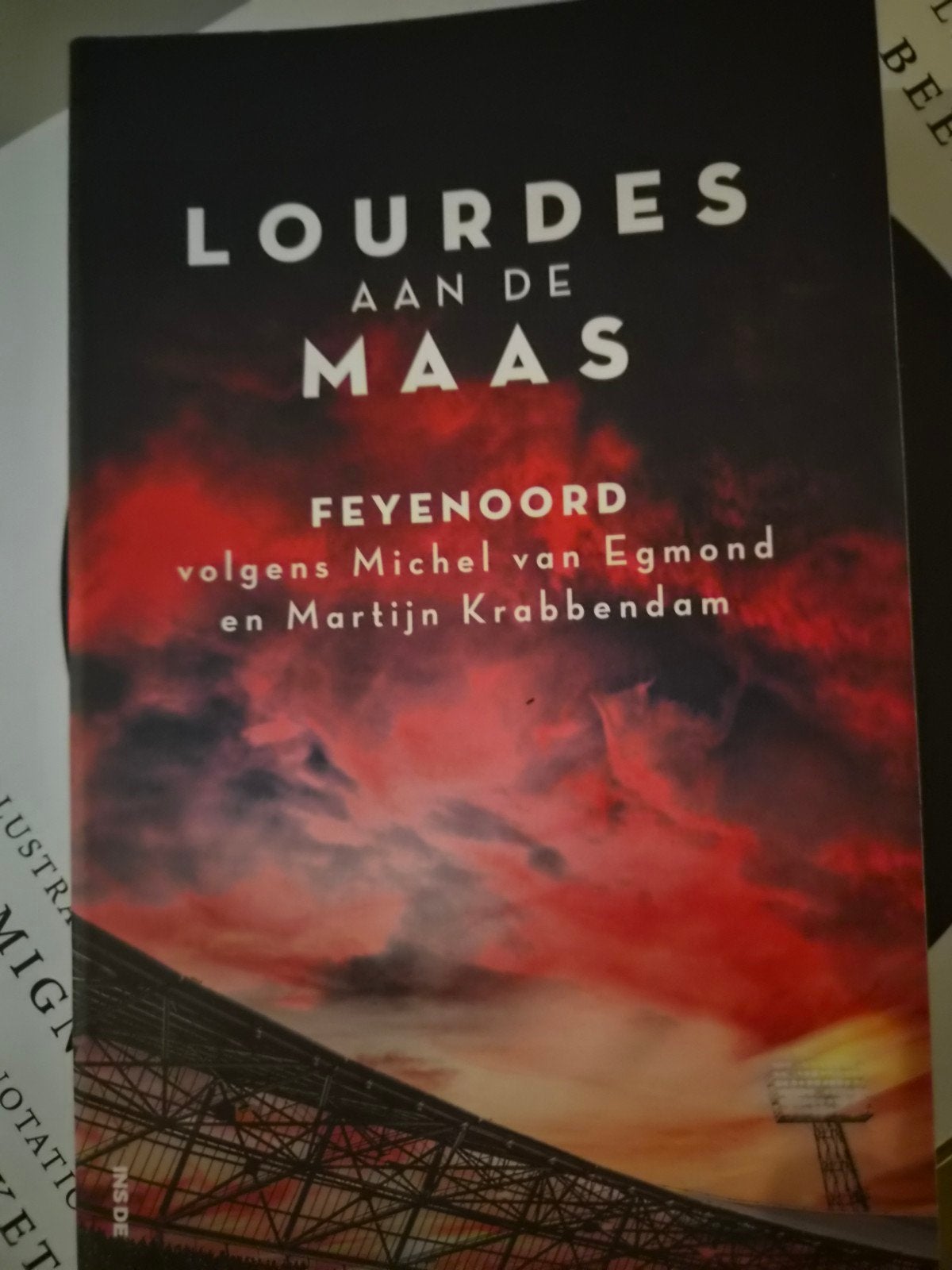 Lourdes aan de Maas - Feyenoord boek, Boeken, Ophalen of Verzenden, Zo goed als nieuw, Michel van Egmond en Martijn Krabbendam