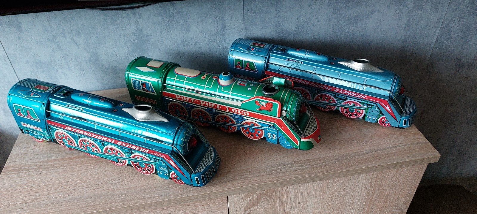 3 Blikken Treinen: Groene Puff-Puff Loco & Blauwe Internatio, Ophalen of Verzenden, Gebruikt