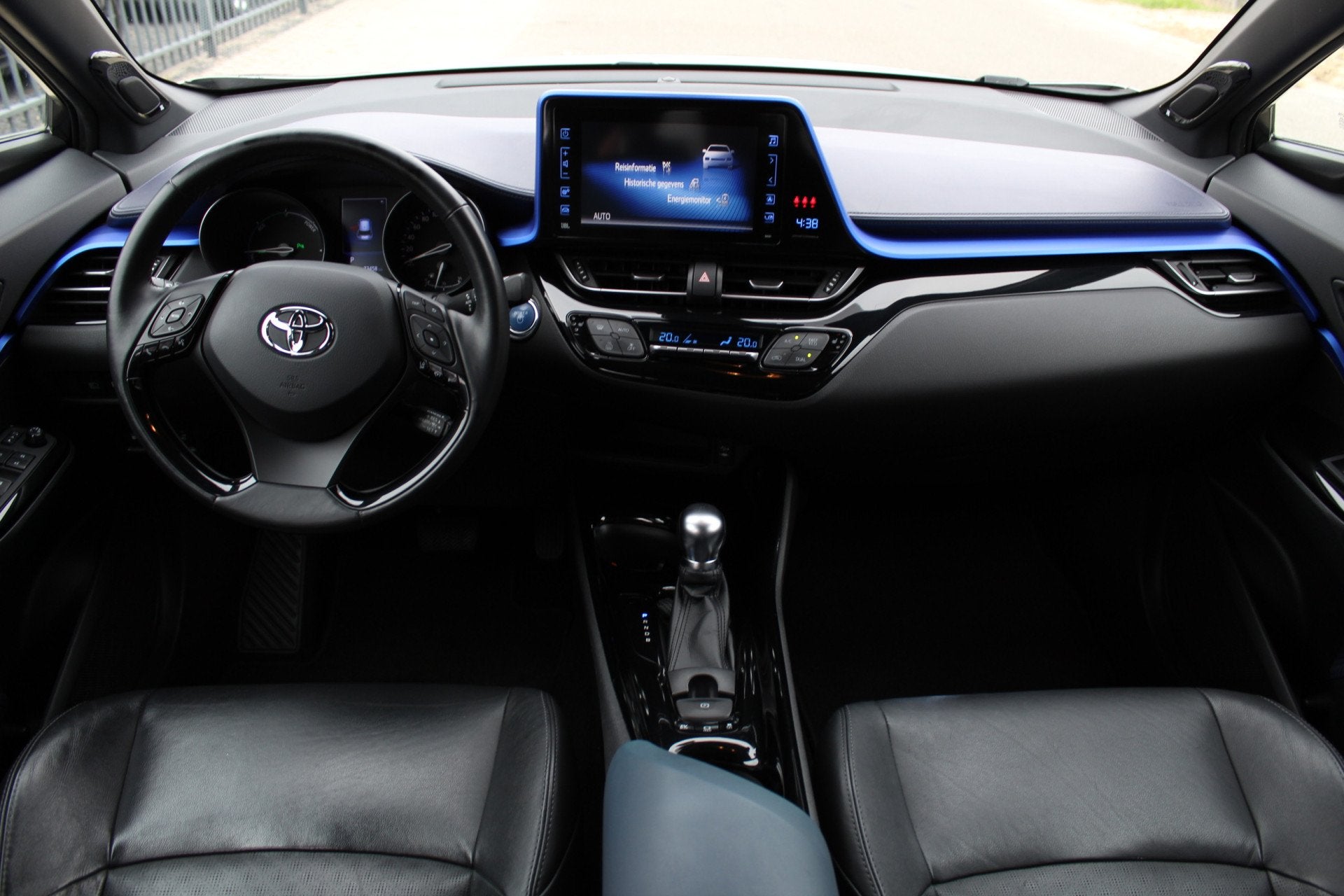 Toyota C-HR 1.8 Hybrid Bi-Tone Plus | Dealer onderhouden, Euro 6, 4 cilinders, 98 pk, 26 km/l