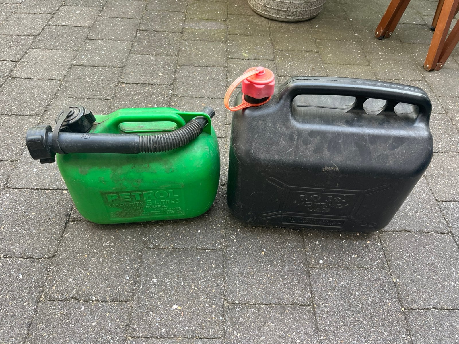 2 jerrycans; 5 en 10 liter, Ophalen of Verzenden, Zo goed als nieuw