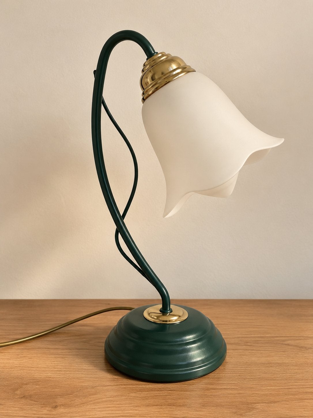 Vintage tafellamp met groene voet en witte kelk, Groen, Ophalen of Verzenden, Zo goed als nieuw, Metaal