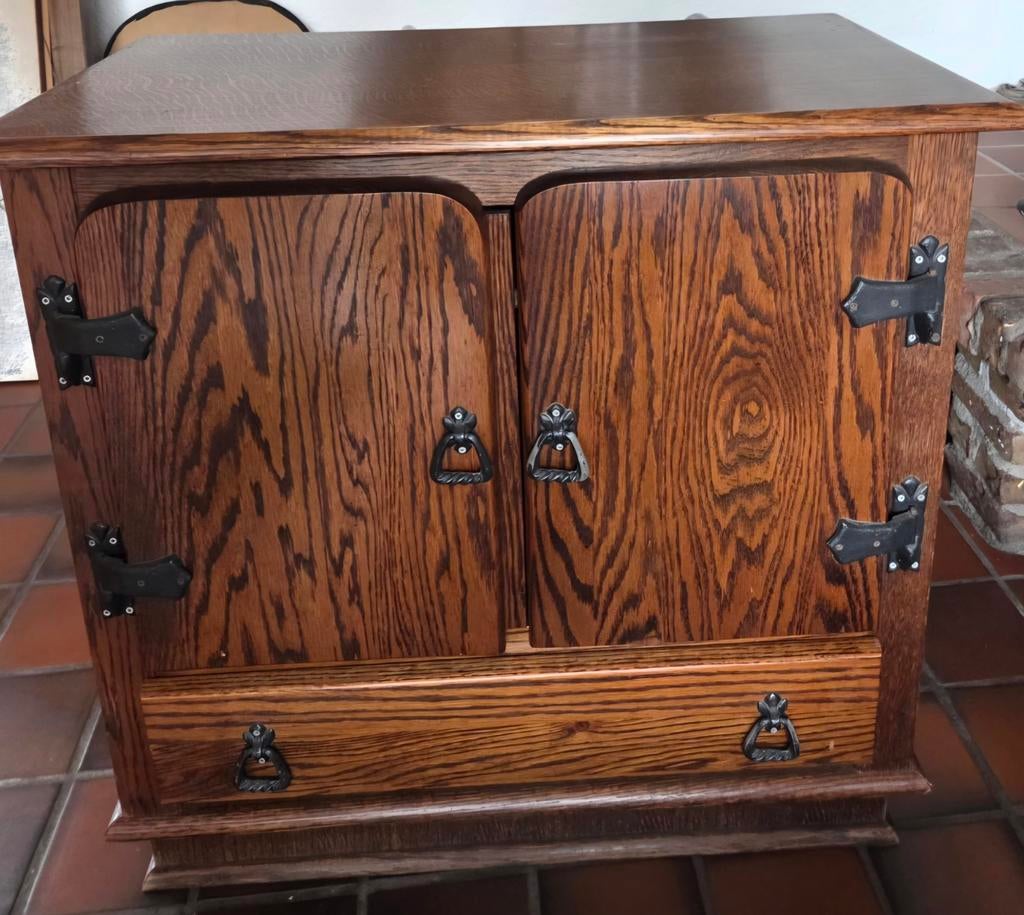 (Eiken)houten kastje met lade en deuren, Huis en Inrichting, Kasten | Ladekasten, Ophalen, Zo goed als nieuw, Eikenhout