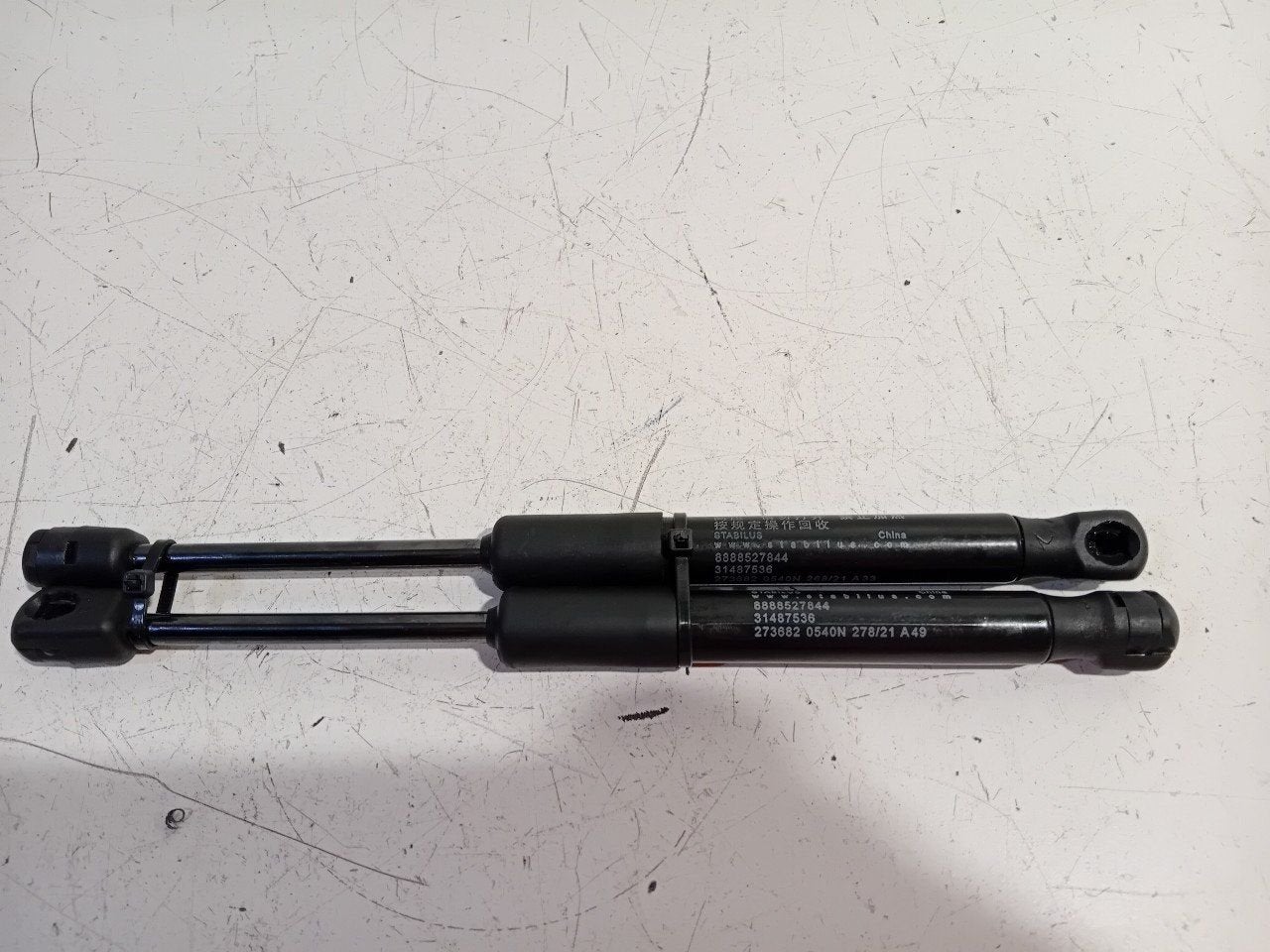 Gasdrukveerset voor Lynk & Co 01, Onderdelen@venauto.nl, Van der Ven Autorecycling B.V., Gebruikt, Ettenseweg 76, 4706 PB Roosendaal, The Netherlands