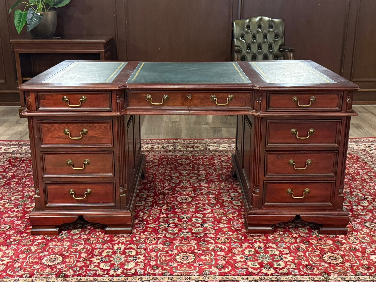 Klassiek Engels bureau #691