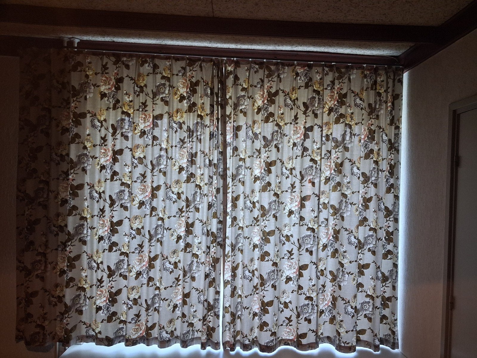 oma's nostalgische / vintage oude gordijnen, Ophalen, Gebruikt, Overige kleuren, 200 cm of meer
