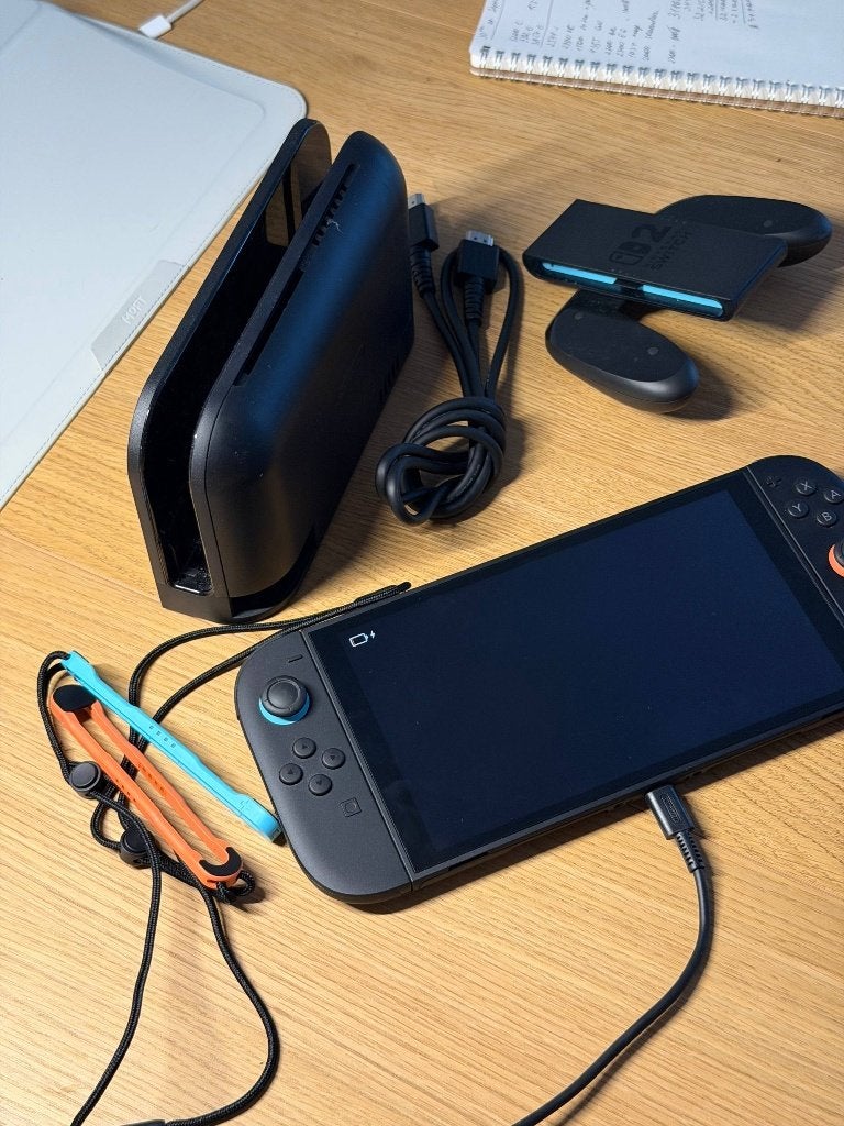 Nintendo Switch 2 zo goed als nieuw + Zelda + Demon Slayer, Spelcomputers en Games, Ophalen, Met games, Met 2 controllers, Zo goed als nieuw