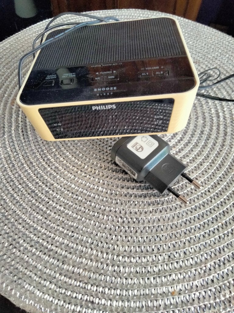 Retro wekkerradio, Witgoed en Apparatuur, Wekkers, Ophalen of Verzenden, Gebruikt, Digitaal