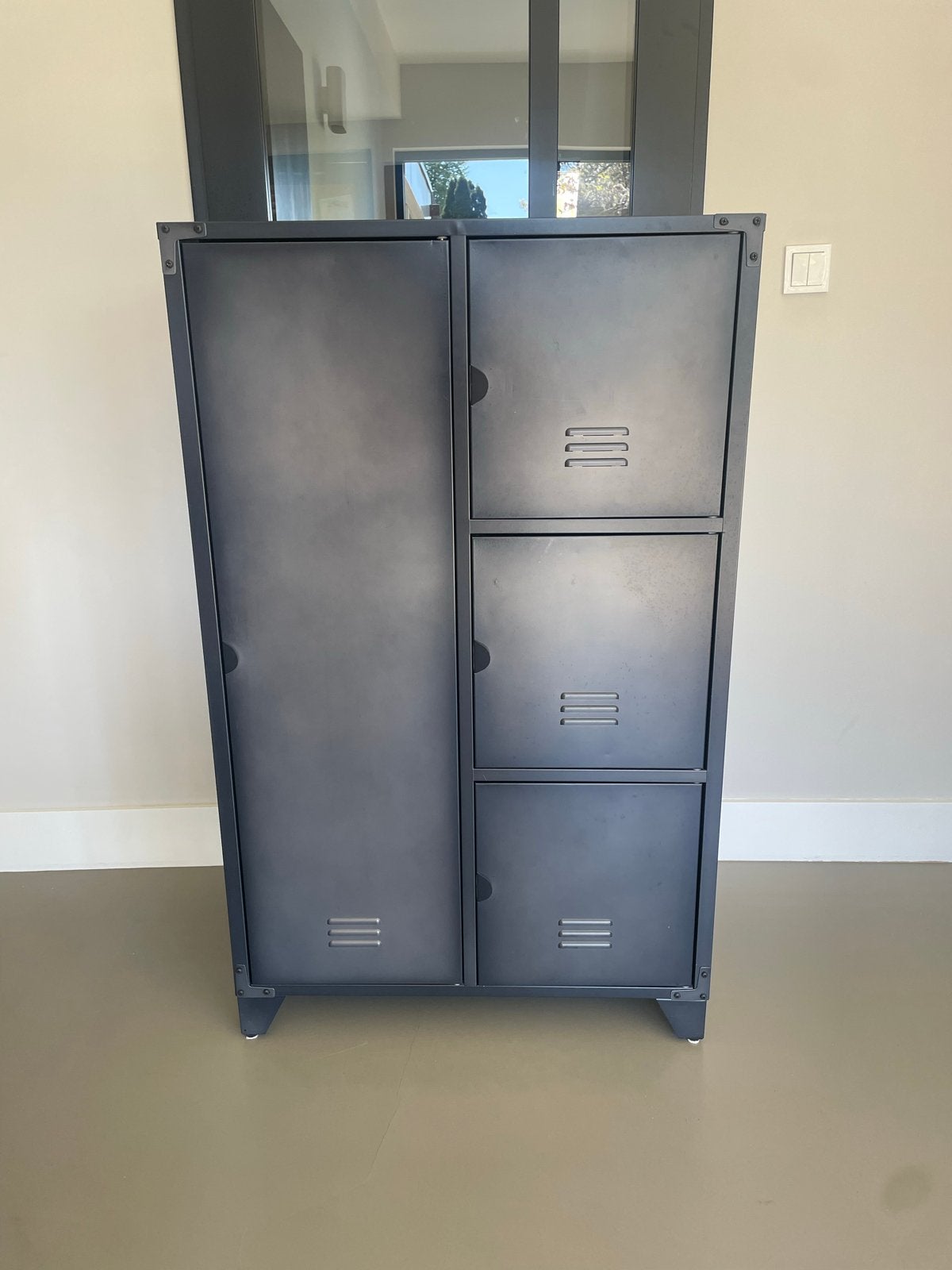 Karwei metalen lockerkast Jax laag - Zo goed als nieuw, Ophalen, Zo goed als nieuw