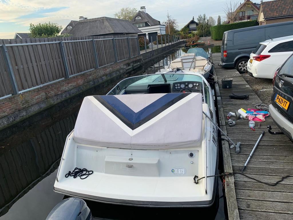 Snelle Speedboot met Buitenboordmotor, Ophalen, Regal, Gebruikt, 200 pk of meer