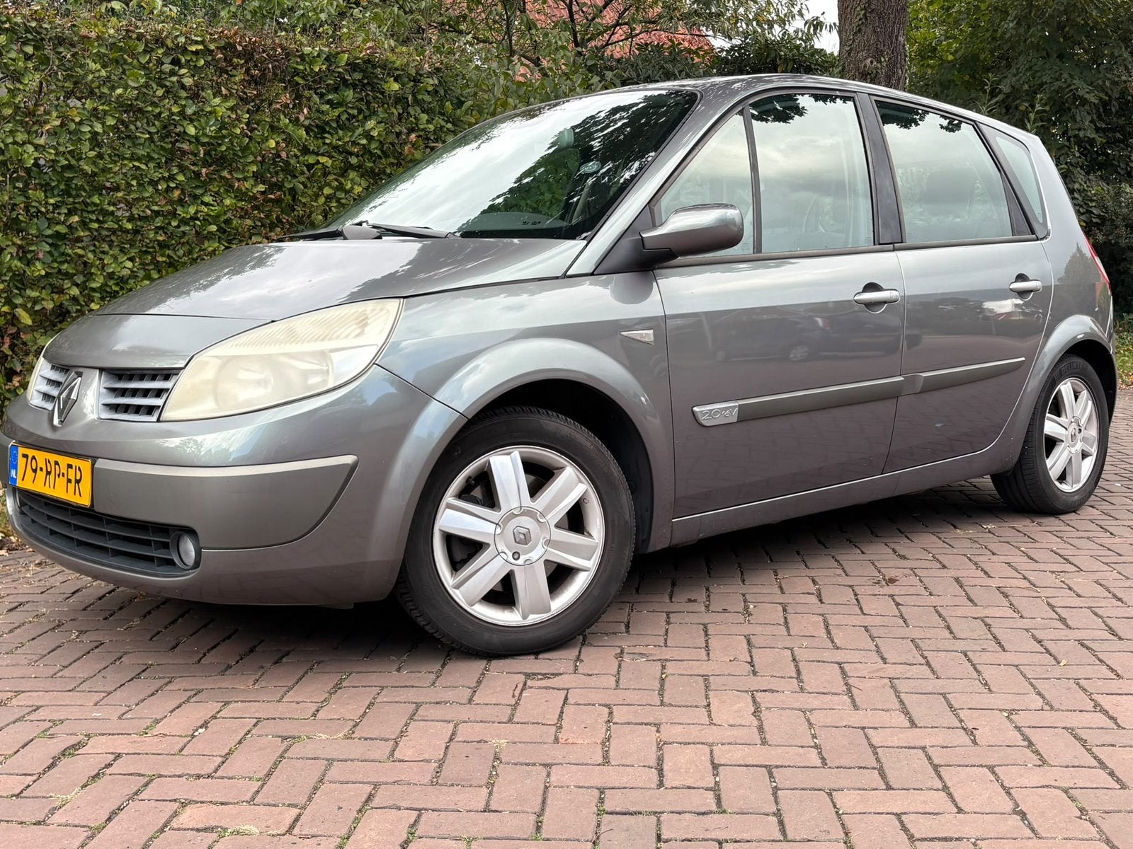 Renault Scénic 2.0 16V 99KW Dynamique / apk 02-2027 / Trekh, Auto's, 1998 cc, Zwart, 4 cilinders, Origineel Nederlands