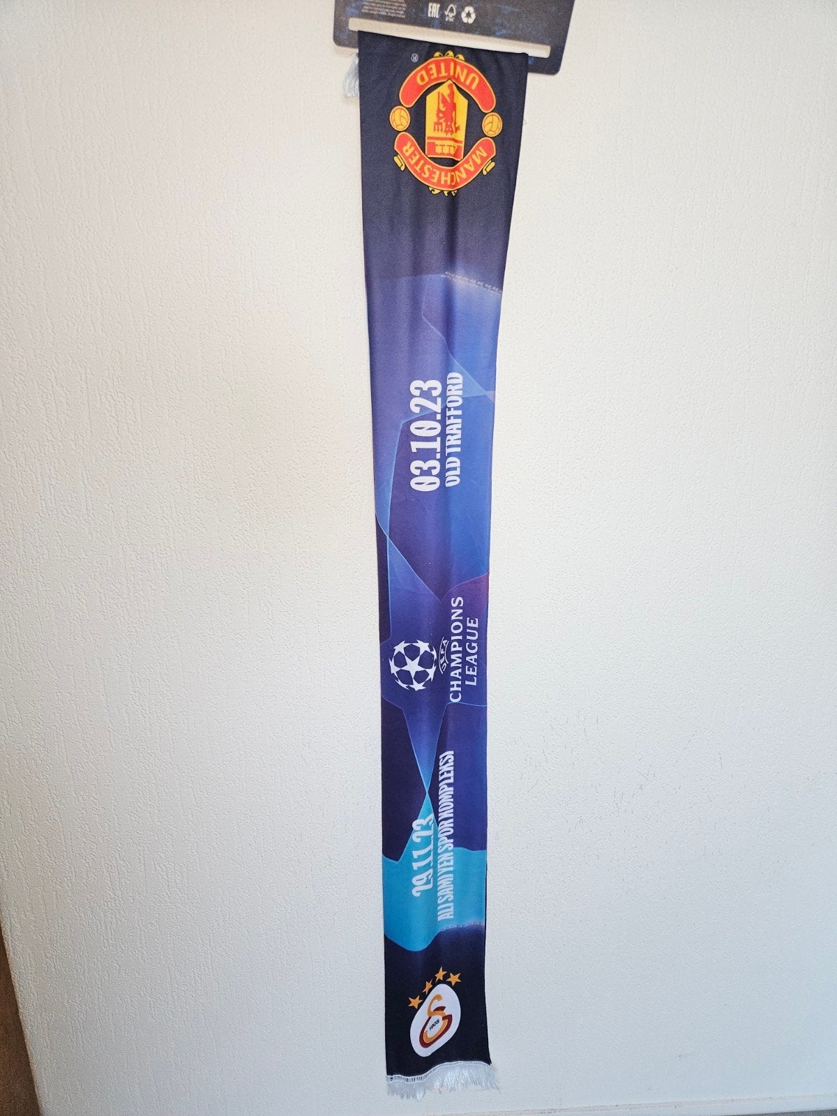Gala vs Man.U Champions League sjaal zo goed als nieuw!, Overige maten, Ophalen of Verzenden, Zo goed als nieuw, Sjaal