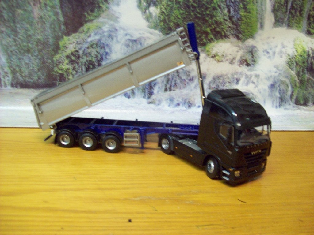 Lion Toys - UH - Iveco Stralis met 3 assige Asfalt Kieper, Ophalen of Verzenden, Zo goed als nieuw, Bus of Vrachtwagen, Lion Toys