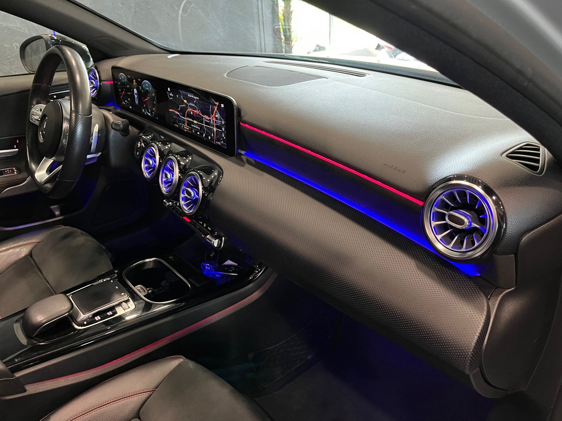Mercedes-Benz A-klasse 250 AMG NIGHT EDITION PANO SFEER, 15 km/l, Gebruikt, 4 cilinders, LED dagrijverlichting