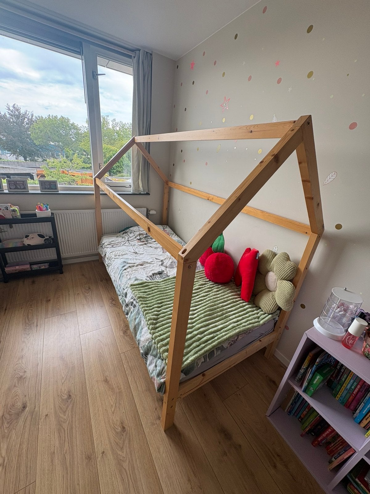 Leuk eenpersoonsbed voor een kinderkamer, Huis en Inrichting, Ophalen, Gebruikt, 90 cm, Hout